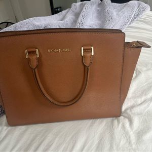 Beautiful Michael Kors Crossbody Bag